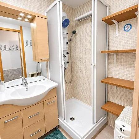 - Inout - 4 Beds Flat Lez-521